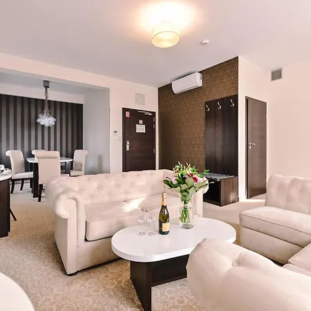 Hotell Zamek 4*