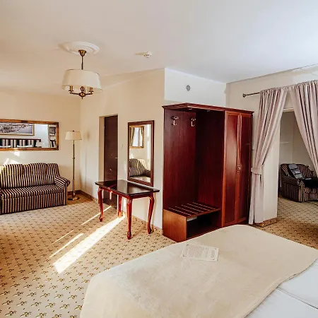 Zamek 4*